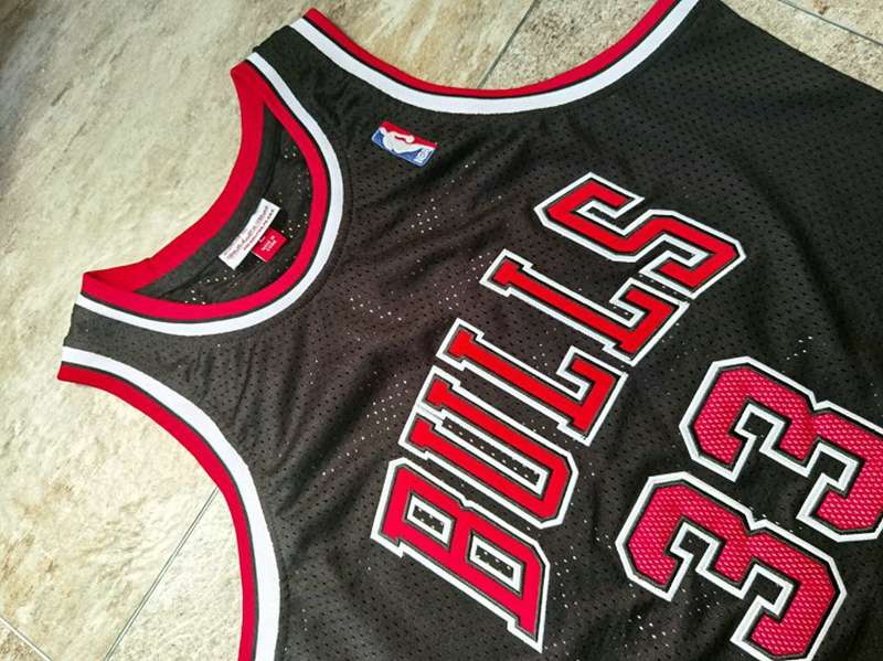 Chicago Bulls 1997/98 PIPPEN #33 Black Classics Basketball Jersey (Closely Stitched)