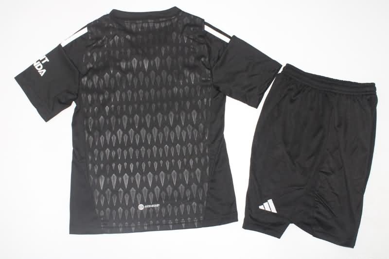 Arsenal 23/24 Kids Goalkeeper Black Soccer Jersey And Shorts