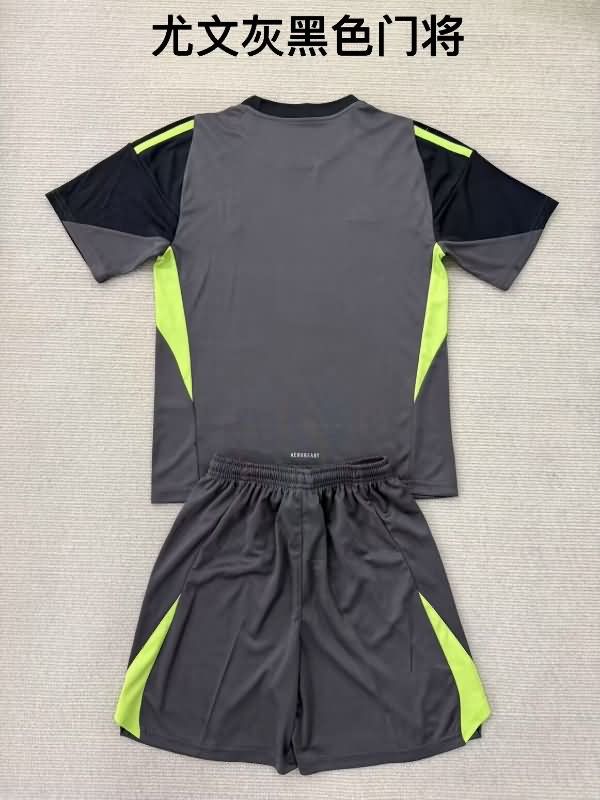 Juventus 25/26 Kids Goalkeeper Black Soccer Jersey And Shorts