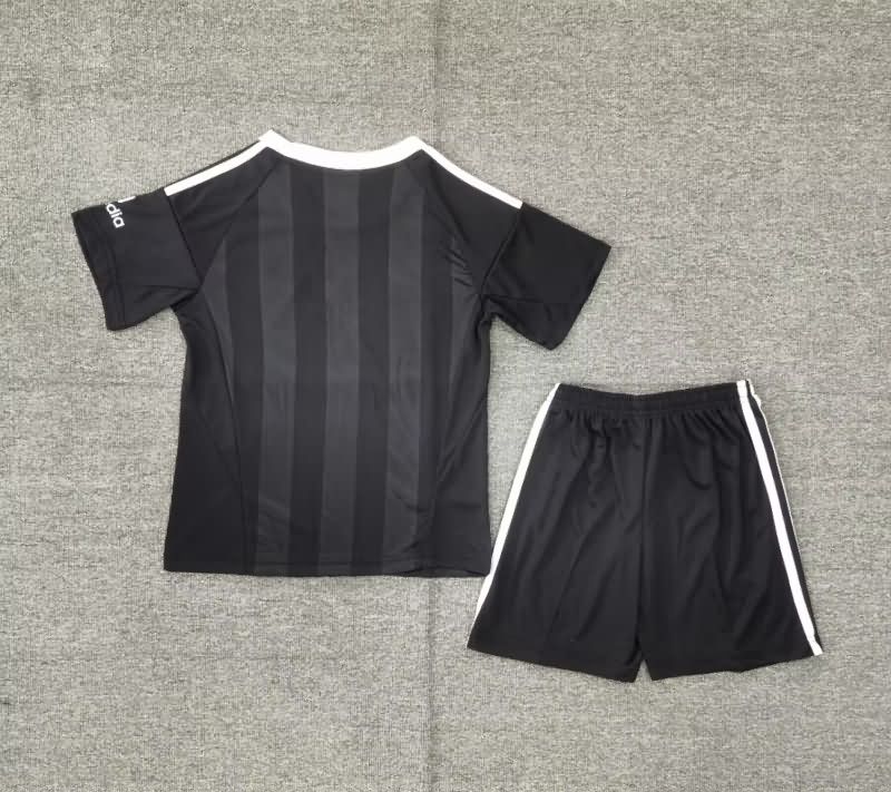 Liverpool 25/26 Kids Goalkeeper Black Soccer Jersey And Shorts 02 Leaked