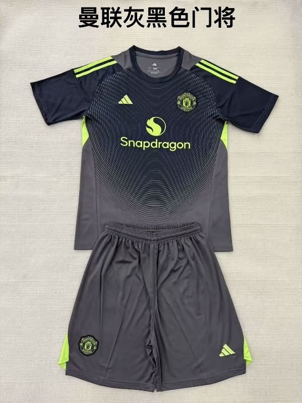 Manchester United 25/26 Kids Goalkeeper Grey Soccer Jersey And Shorts Leaked