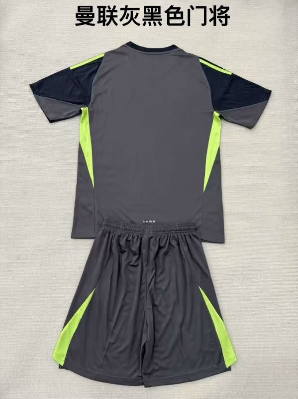 Manchester United 25/26 Kids Goalkeeper Grey Soccer Jersey And Shorts Leaked
