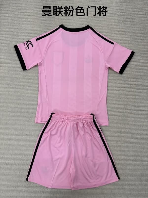Manchester United 25/26 Kids Goalkeeper Pink Soccer Jersey And Shorts