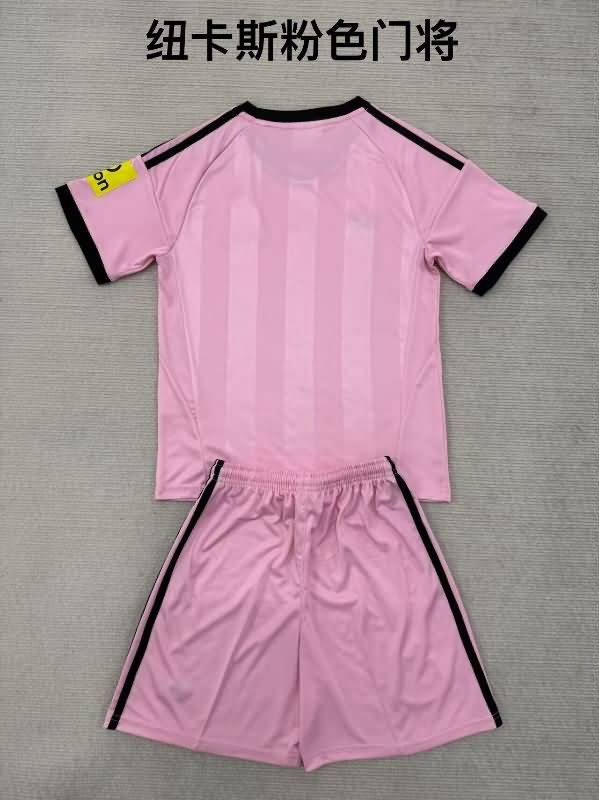 Newcastle United 25/26 Kids Goalkeeper Pink Soccer Jersey And Shorts