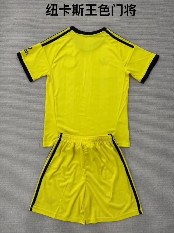 Newcastle United 25/26 Kids Goalkeeper Yellow Soccer Jersey And Shorts
