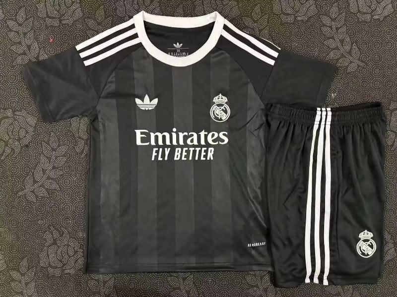 Real Madrid 25/26 Kids Goalkeeper Black Soccer Jersey And Shorts Leaked