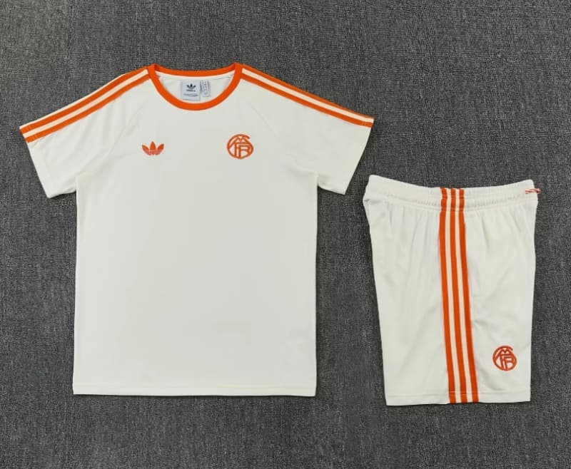 AAA(Thailand) Bayern Munich 25/26 White Soccer Training Sets 05 AAA(Thailand) Bayern Munich 25/26 White Soccer Training Sets 05