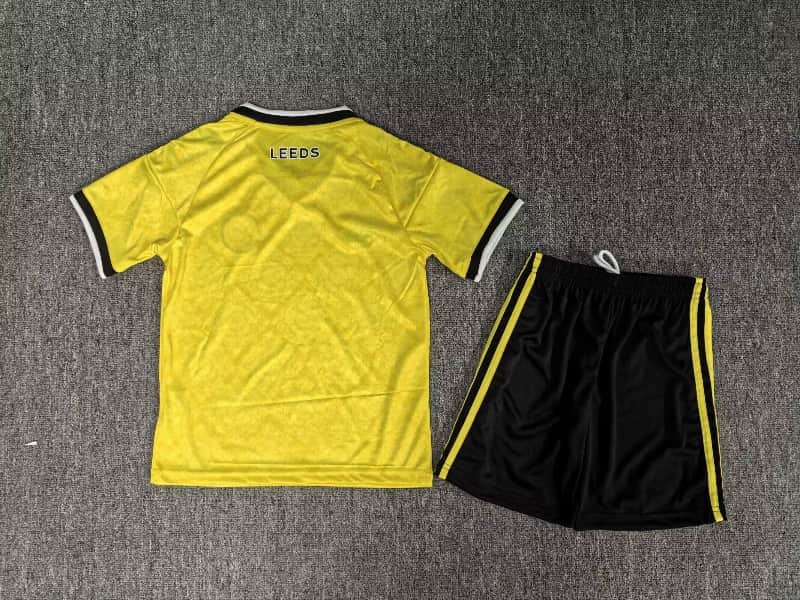 Leeds United 26/27 Kids Away Soccer Jersey And Shorts