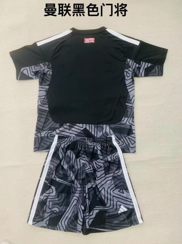 Manchester United 26/27 Kids Goalkeeper Black Soccer Jersey And Shorts
