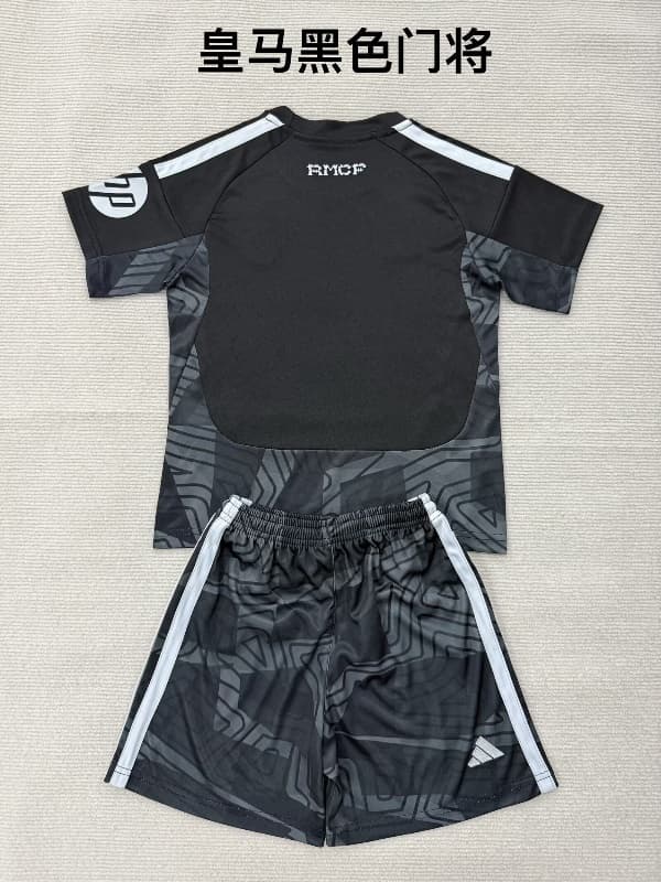 Real Madrid 26/27 Kids Goalkeeper Black Soccer Jersey And Shorts