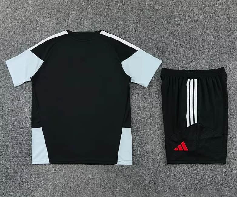 AAA(Thailand) Liverpool 26/27 Black Soccer Training Sets 02