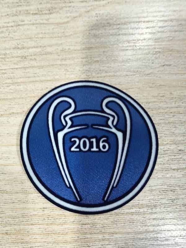 Real Madrid 2016 Defending Champions Patchs