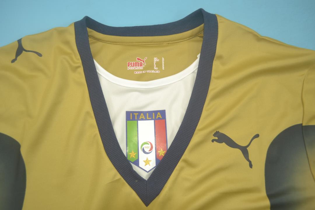 AAA(Thailand) Italy 2006 Goalkeeper Gold Retro soccer Jersey