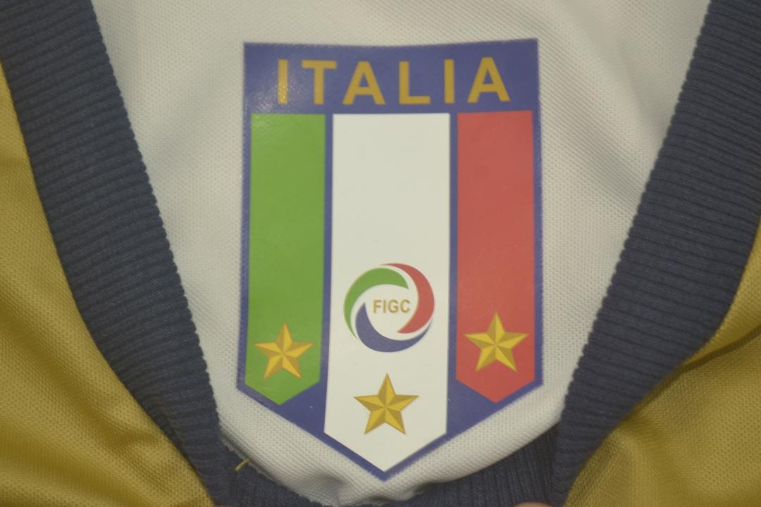 AAA(Thailand) Italy 2006 Goalkeeper Gold Retro soccer Jersey