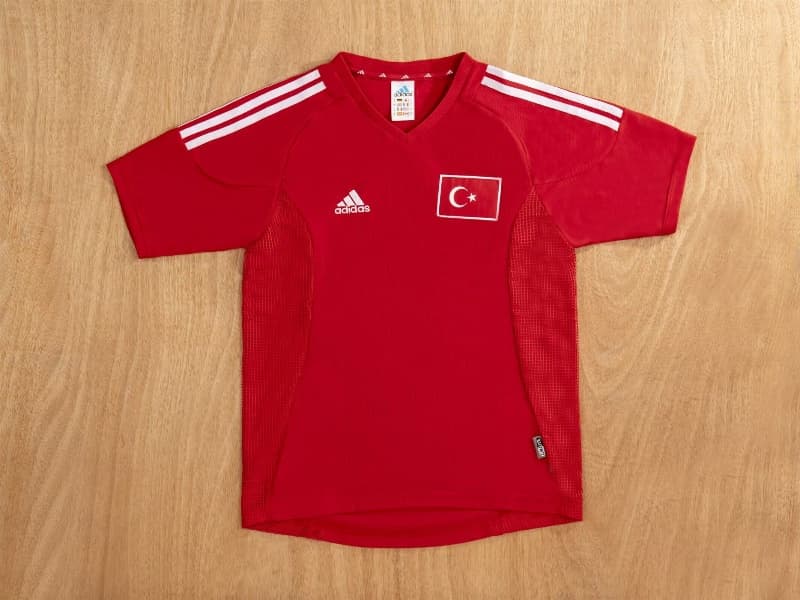 AAA(Thailand) Turkey 2002 Home Retro Soccer Jersey AAA(Thailand) Turkey 2002 Home Retro Soccer Jersey