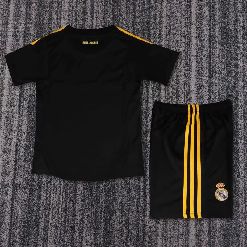 Real Madrid 2011/12 Kids Goalkeeper Black Soccer Jersey And Shorts
