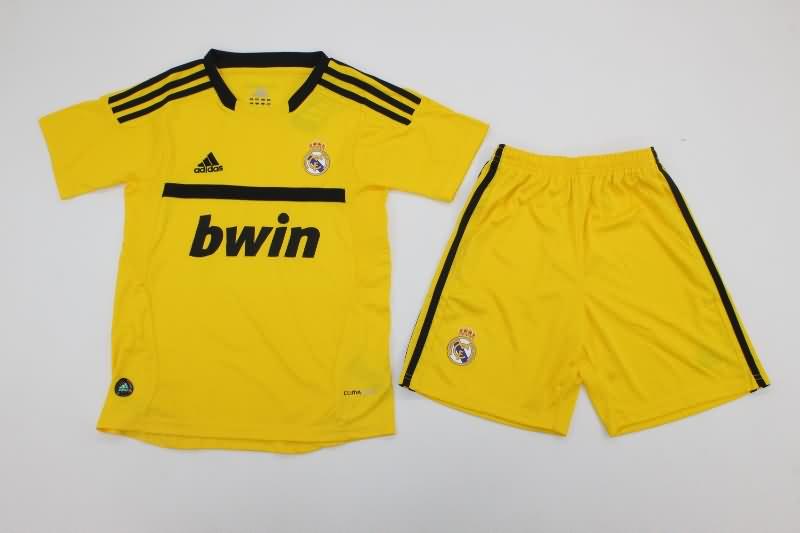Real Madrid 2011/12 Kids Goalkeeper Yellow Soccer Jersey And Shorts