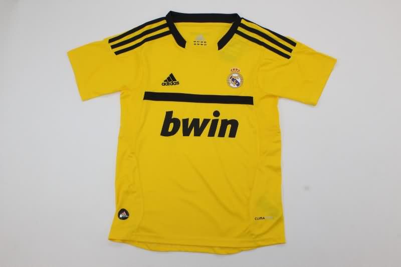 Real Madrid 2011/12 Kids Goalkeeper Yellow Soccer Jersey And Shorts